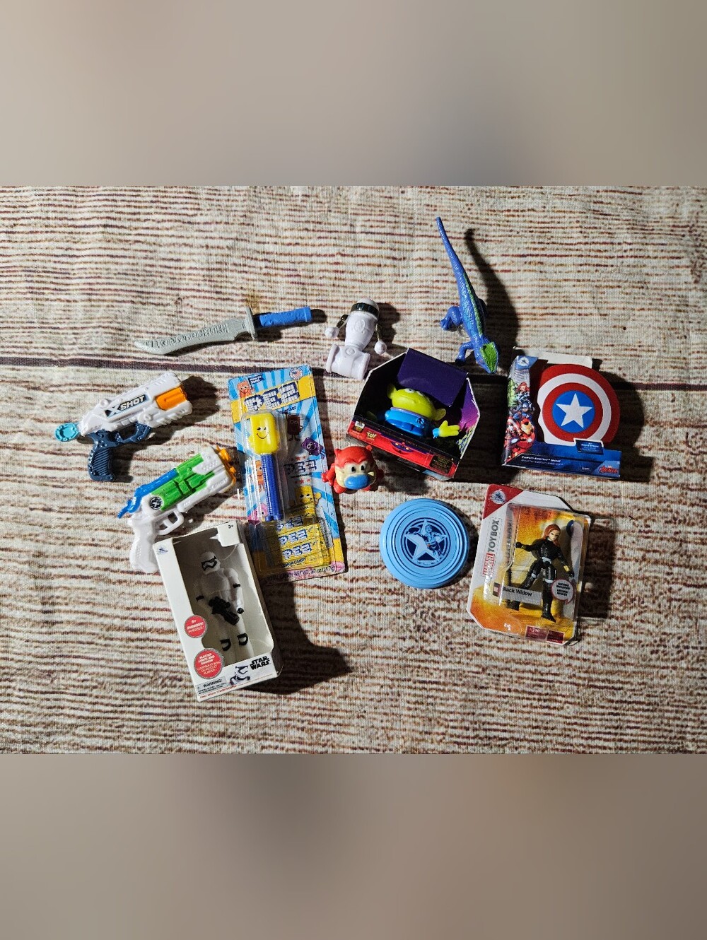 Mini brands toys 12 pieces